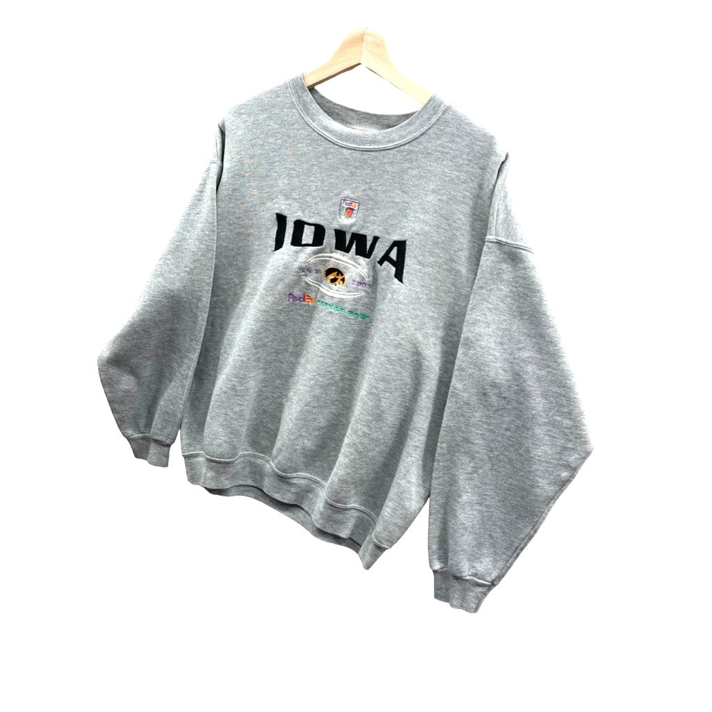 Vintage 2003 Iowa University Hawkeyes Fedex Bowl Crewneck