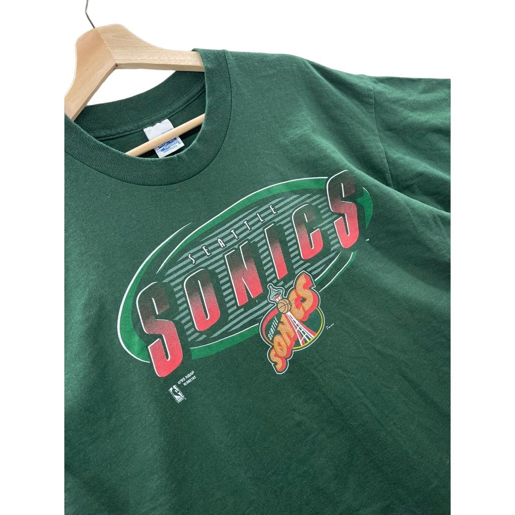 Vintage 1995 Seattle Supersonics Center Logo Graphic T-Shirt